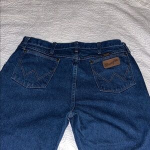 Wrangler Men's Indigo Blue Relaxed Jeans with Signature Back Pockets